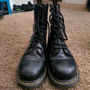 Dr Marten steal toe boots
